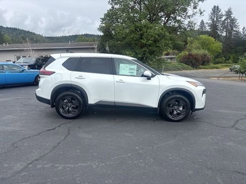 New 2026 Nissan Rogue SV AWD/4WD image 2