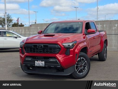 Used 2024 Toyota Tacoma TRD Sport w/ TRD Sport Upgrade Package image 1