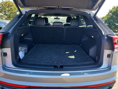 Used 2021 Volkswagen Atlas Cross Sport SE image 11