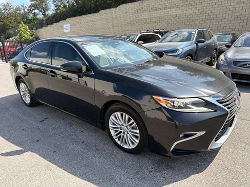 Used 2016 Lexus ES 350 w/ Premium Package w/Wood Trim FWD image 4