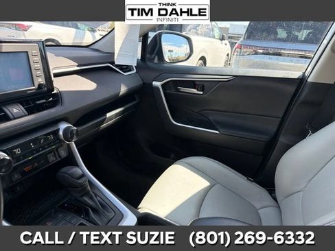 Used 2020 Toyota RAV4 XLE w/ XLE Grade Weather Package AWD/4WD image 19
