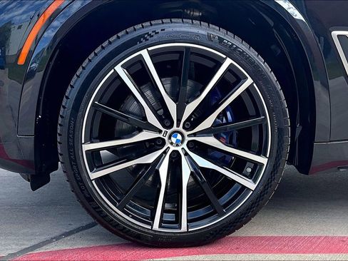 Used 2021 BMW X5 M50i image 12