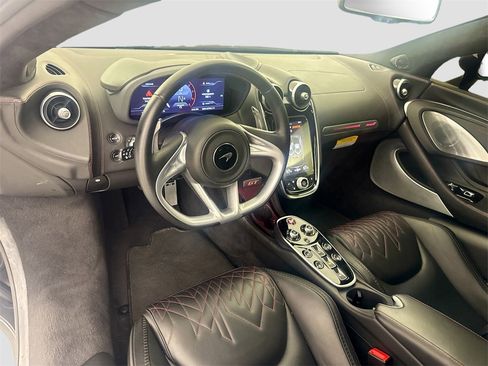 Used 2023 McLaren GT image 9