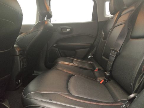 Used 2017 Jeep Compass Trailhawk w/ Leather Interior Group AWD/4WD image 18