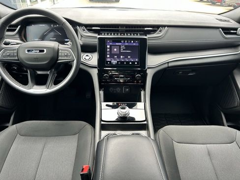 Used 2025 Jeep Grand Cherokee Laredo w/ MOPAR Finishing Package image 11