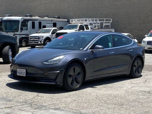 Used 2018 Tesla Model 3 Mid Range RWD image 1