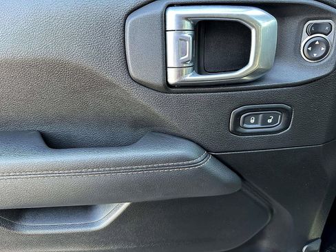 Used 2022 Jeep Wrangler Unlimited Rubicon w/ Xtreme Recon 35" Tire Package image 19