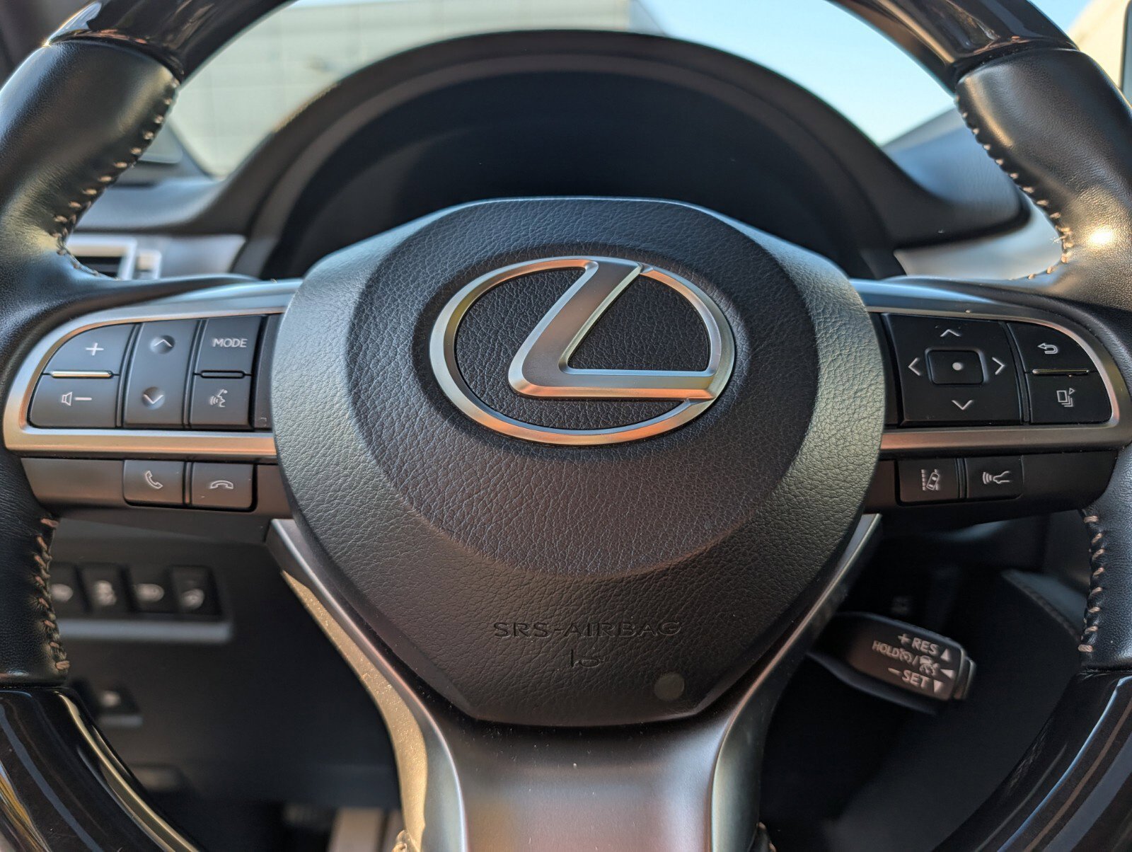 Used 2022 Lexus GX 460 Luxury w/ Sport Design Package AWD/4WD image 33
