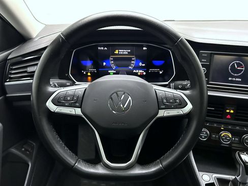 Used 2024 Volkswagen Jetta SE FWD image 13