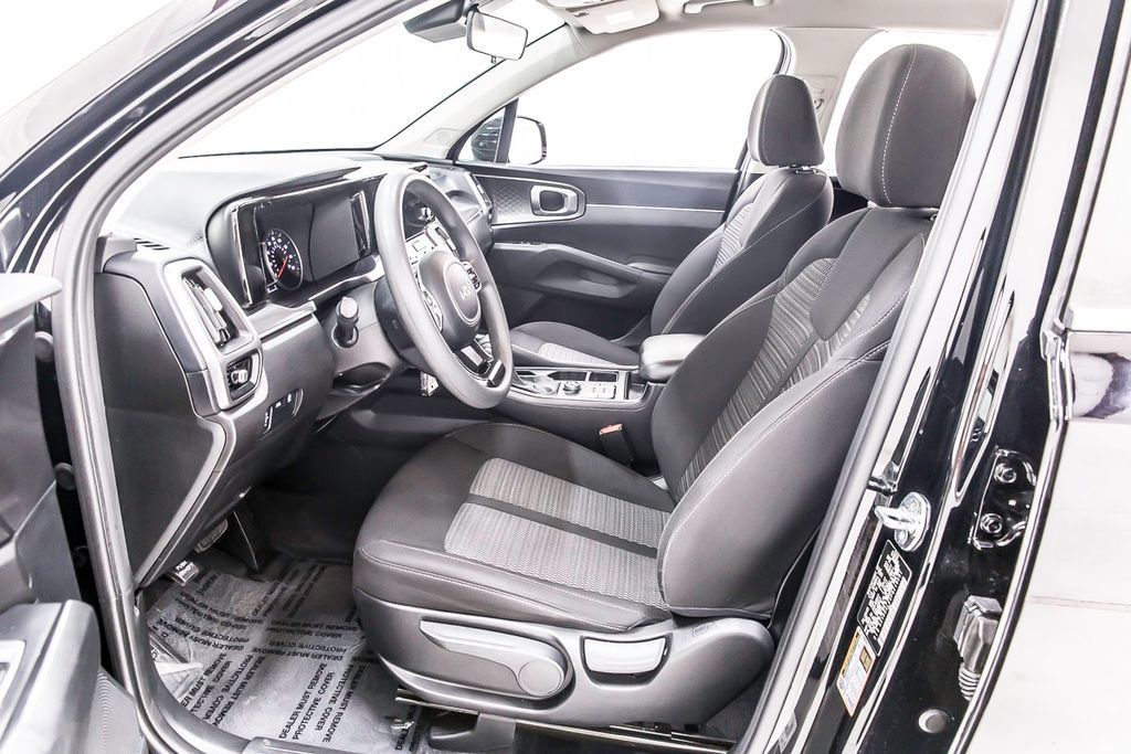 Used 2023 Kia Sorento LX FWD image 24