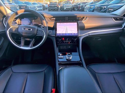 Used 2023 Jeep Grand Cherokee Limited image 12