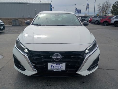 Used 2025 Nissan Altima 2.5 SV FWD image 3