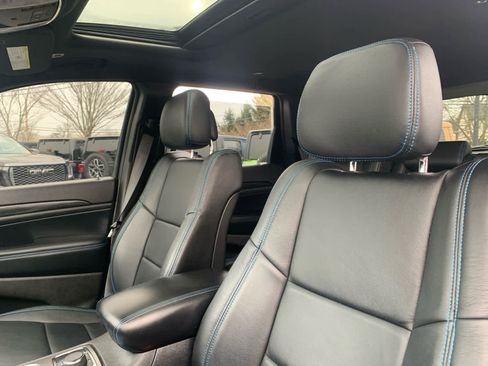 Used 2019 Jeep Grand Cherokee Laredo image 13