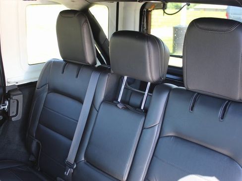 Used 2022 Jeep Wrangler Unlimited Sahara image 26