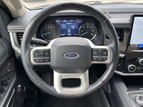 Used 2024 Ford Expedition XLT RWD image 19