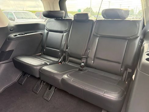 Used 2025 Ford Expedition Platinum AWD/4WD image 11