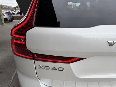 Used 2022 Volvo XC60 B5 Momentum w/ Climate Package image 14