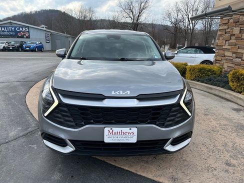 Used 2025 Kia Sportage LX image 2