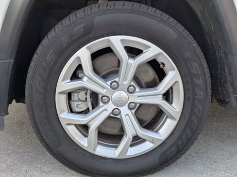 Used 2024 Jeep Compass Latitude image 32