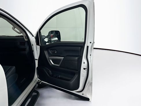 Used 2024 Nissan Titan SV w/ SV Convenience Package image 31