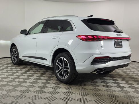 Certified 2025 Audi Q5 Premium w/ 19" Wheel Package AWD/4WD image 5