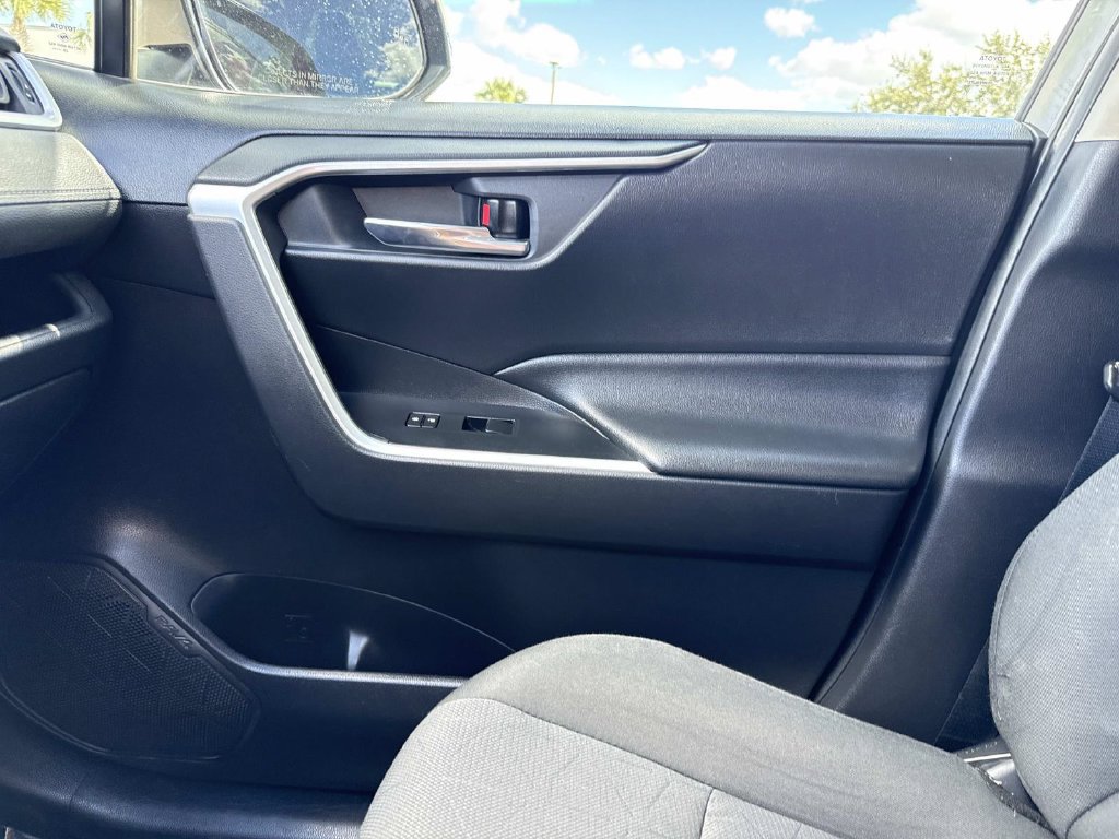 Used 2021 Toyota RAV4 XLE w/ Convenience Package FWD image 28
