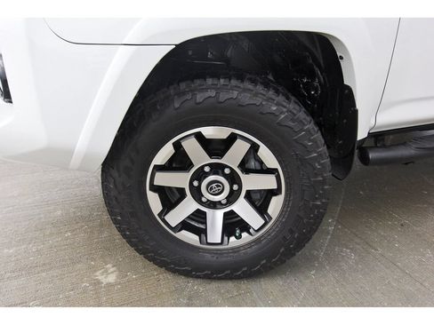 Used 2019 Toyota 4Runner TRD Off-Road AWD/4WD image 30