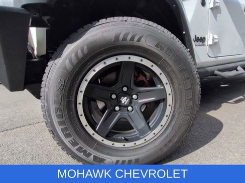 Used 2022 Jeep Gladiator Sport image 32