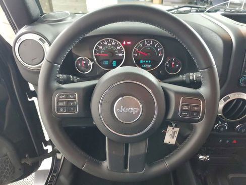 Used 2017 Jeep Wrangler Sahara w/ Connectivity Group image 19