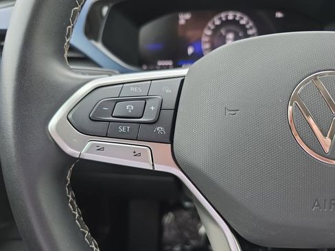 Used 2024 Volkswagen Taos SE image 19