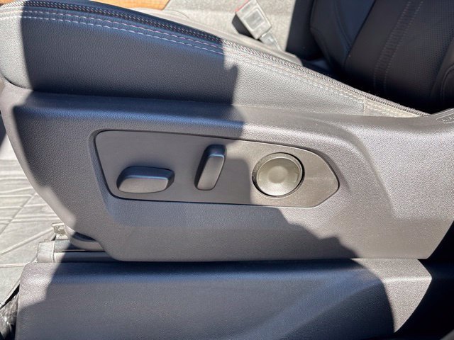 Used 2024 Chevrolet Silverado 2500 High Country w/ High Country Premium Package AWD/4WD image 38