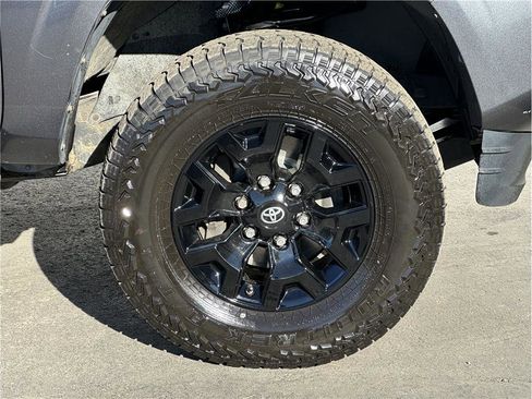 Used 2017 Toyota Tacoma SR image 25