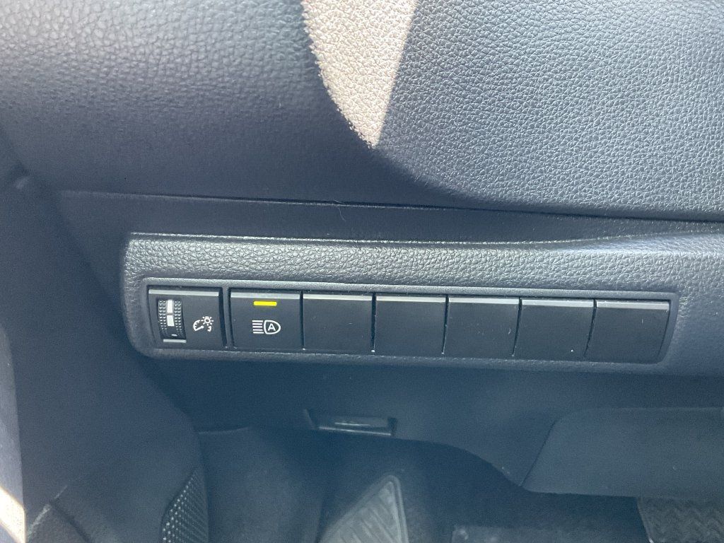 Used 2025 Toyota Corolla LE FWD image 29