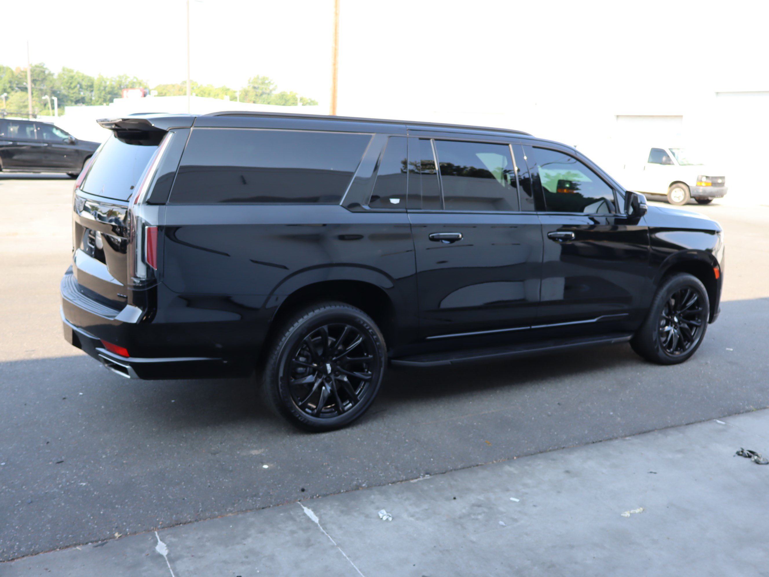 Used 2024 Cadillac Escalade ESV Premium Luxury AWD/4WD image 11