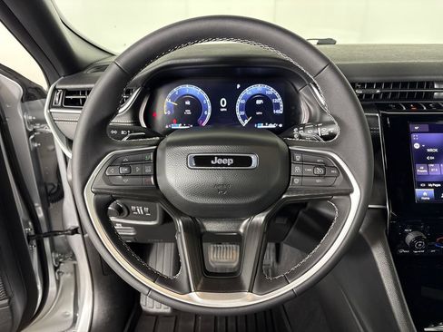 Used 2025 Jeep Grand Cherokee L Laredo RWD image 13