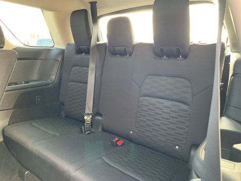 Used 2025 Nissan Pathfinder SV image 17