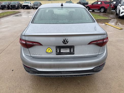 Used 2023 Volkswagen Jetta SE image 9