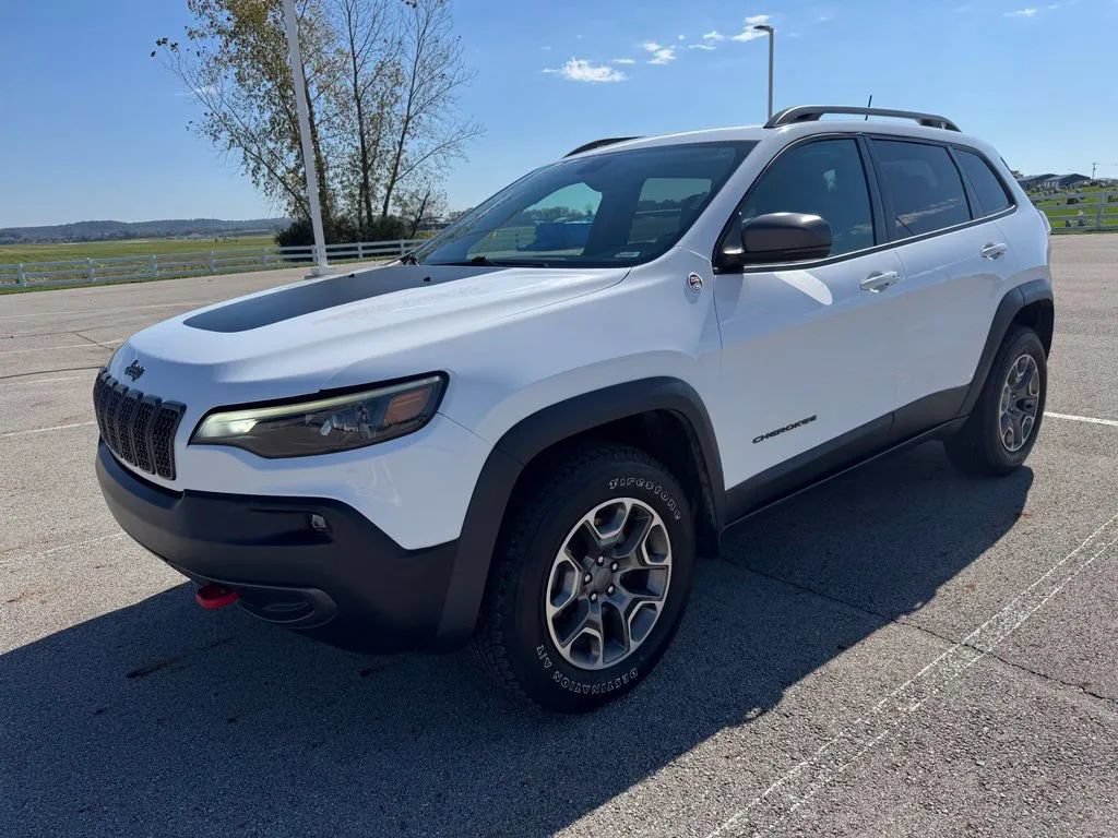 Used 2020 Jeep Cherokee Trailhawk w/ Cold Weather Group AWD/4WD image 3