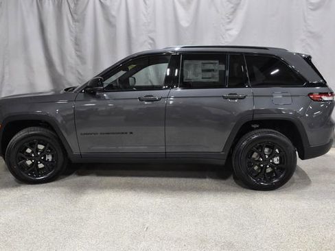 New 2025 Jeep Grand Cherokee Altitude image 6