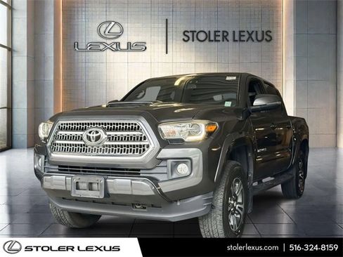 Used 2017 Toyota Tacoma SR5 image 3