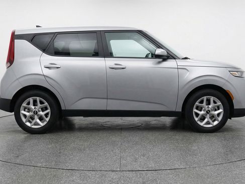 Used 2025 Kia Soul LX w/ LX Technology Package FWD image 9