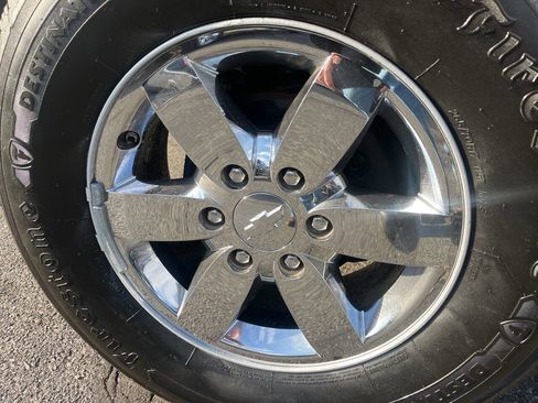 Used 2010 Chevrolet Colorado LT image 9