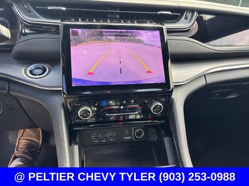 Used 2023 Jeep Grand Cherokee Overland w/ Luxury Tech Group IV AWD/4WD image 17