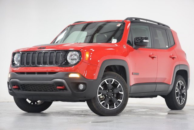 Used 2023 Jeep Renegade Trailhawk w/ Trailhawk Elite Group AWD/4WD image 7
