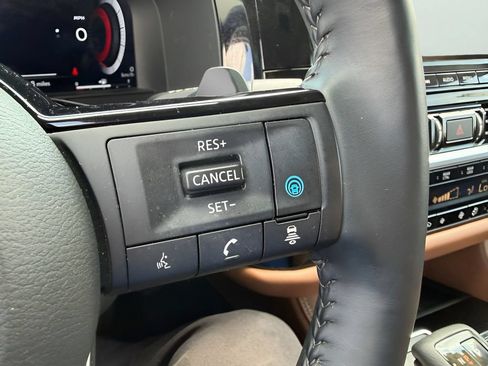 Used 2024 Nissan Pathfinder Platinum AWD/4WD image 22