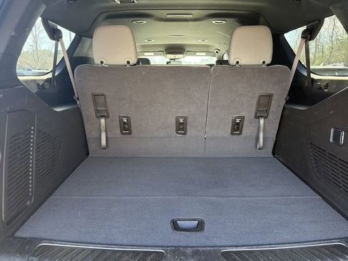 Used 2024 Chevrolet Suburban LT image 15