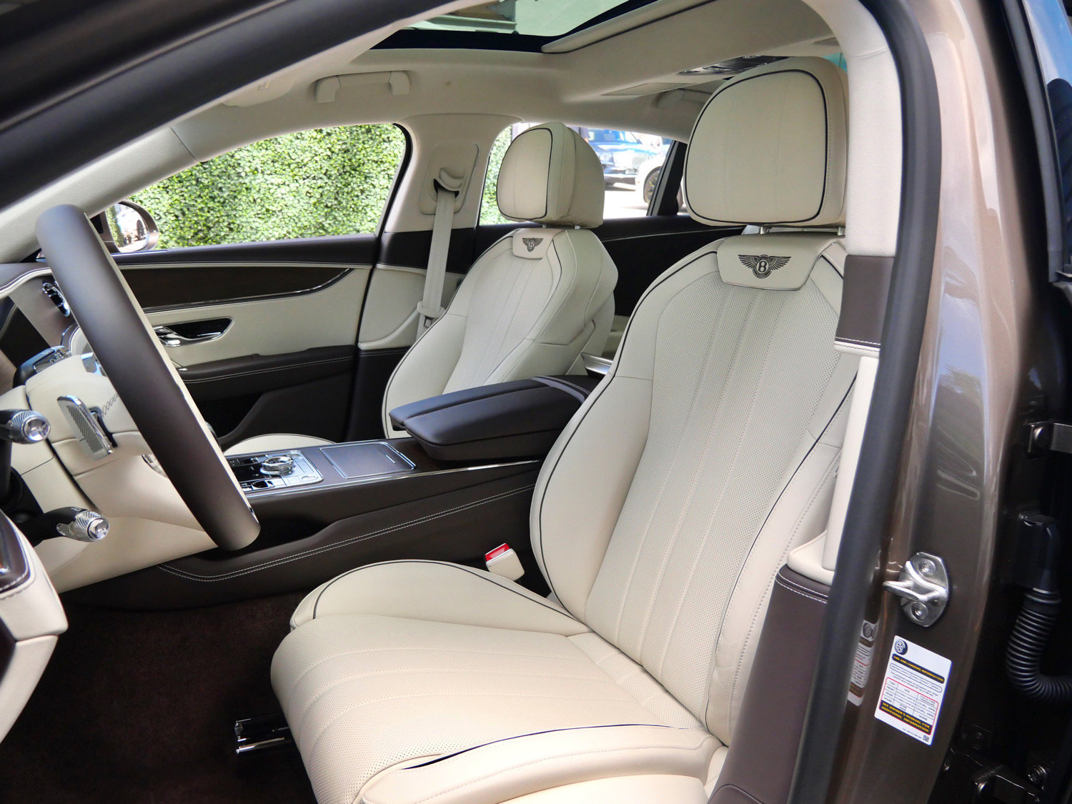 New 2026 Bentley Flying Spur V8 AWD/4WD image 12