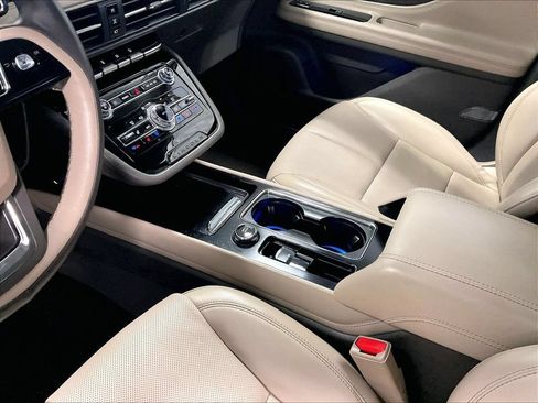 Used 2021 Lincoln Corsair AWD w/ Premium Package image 21