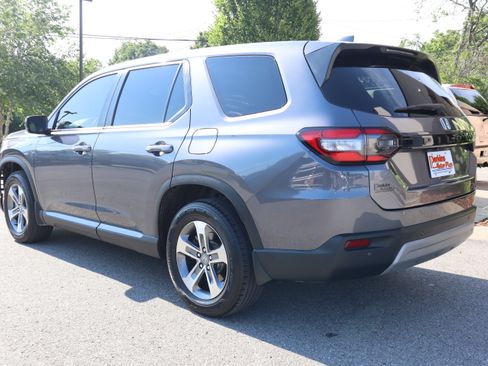 Used 2025 Honda Pilot EX-L image 9