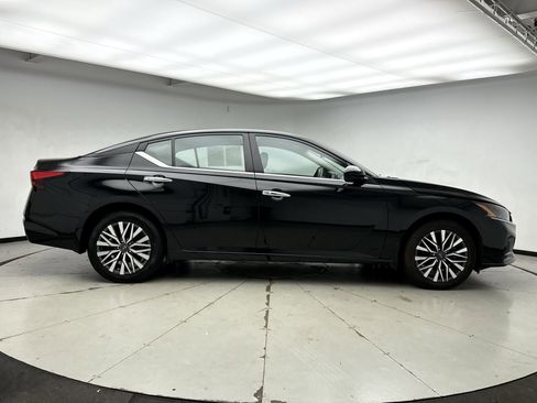 Used 2023 Nissan Altima 2.5 SV AWD/4WD image 6
